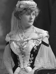 5  Countess Belle in formal dress for coronation of Edward VII  1902-